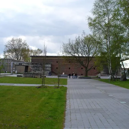 Am Deich בית הארחה Kröslin